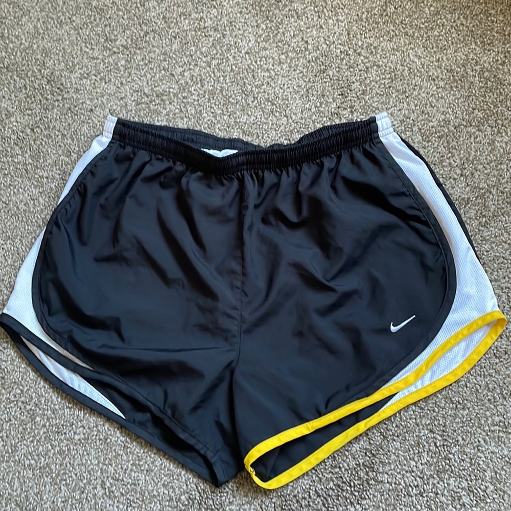 Nike Fit Dry girls Livestrong shorts